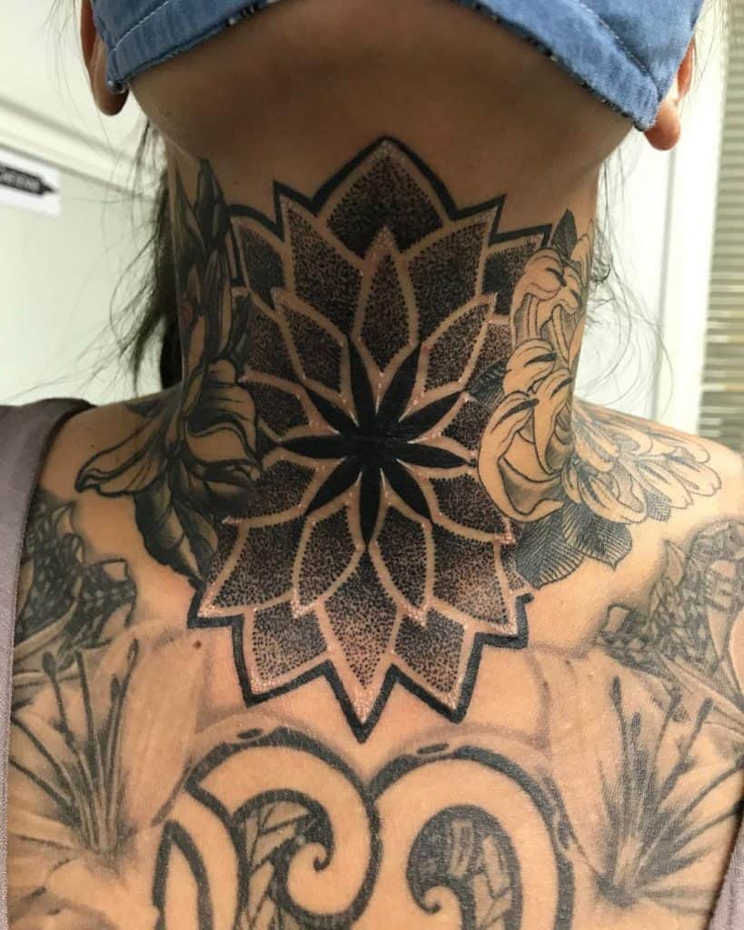Mujeres cuello completo tatuaje 5