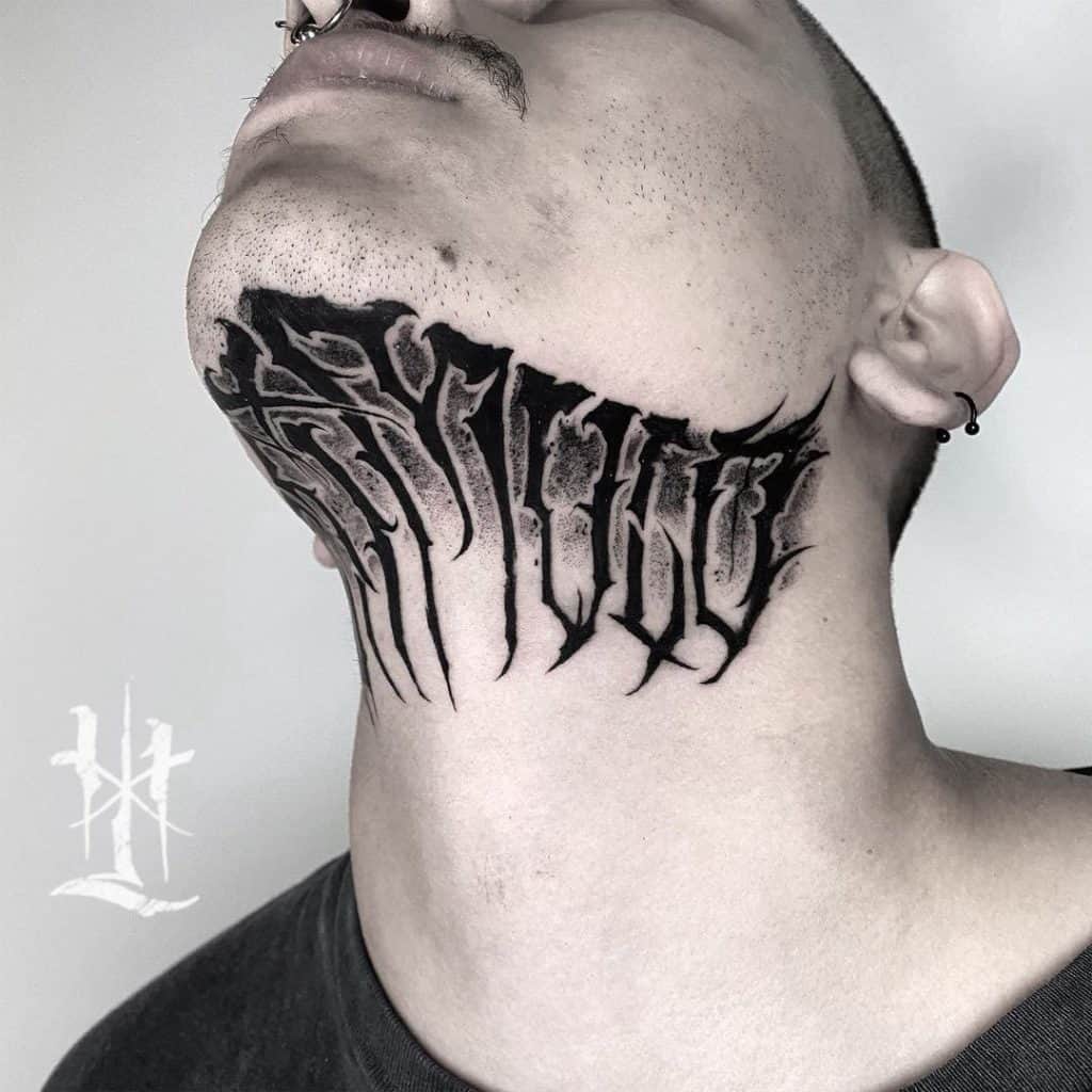 Tatuaje en la parte delantera del cuello 5