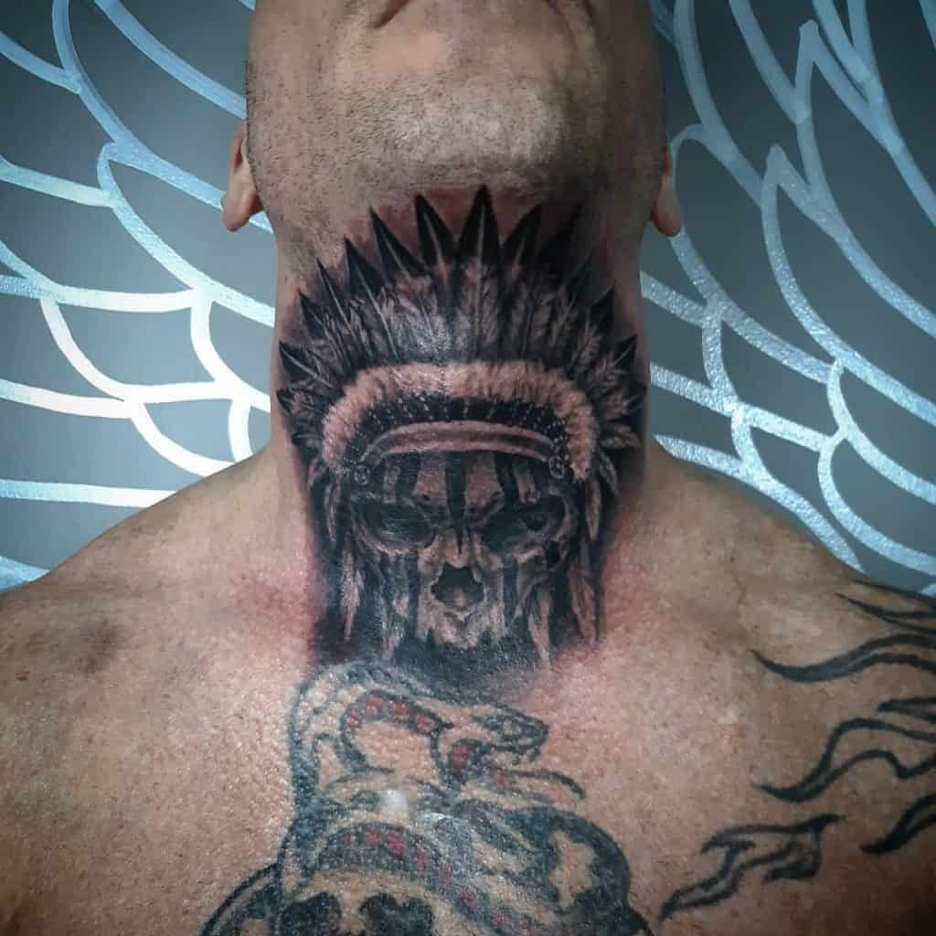 Tatuaje de cuello completo 4