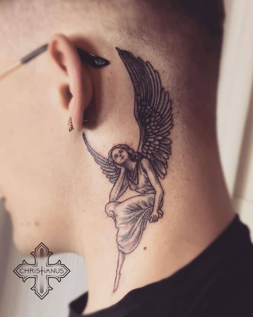 Tatuaje religioso en el cuello 1