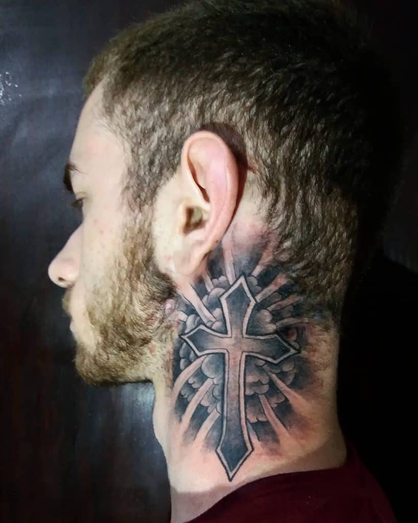 Tatuaje de cuello cruzado 4