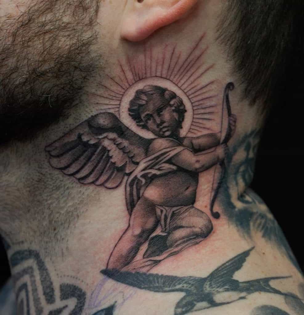 Tatuaje religioso en el cuello 2