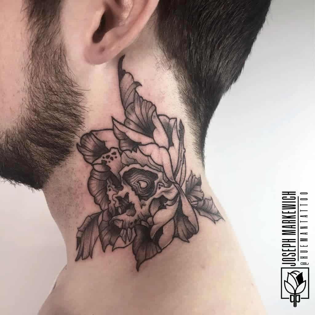 Tatuaje en el cuello de rosas y flores 5