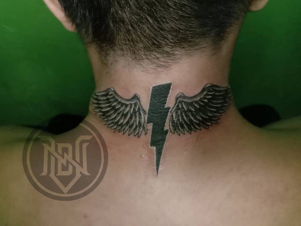 Tatuaje en el cuello del ala 4