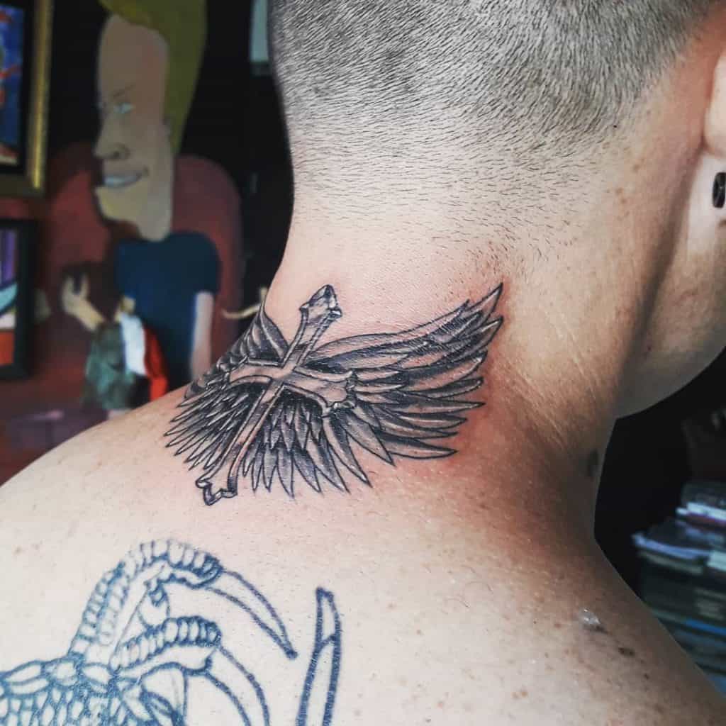 Tatuaje en el cuello del ala 3