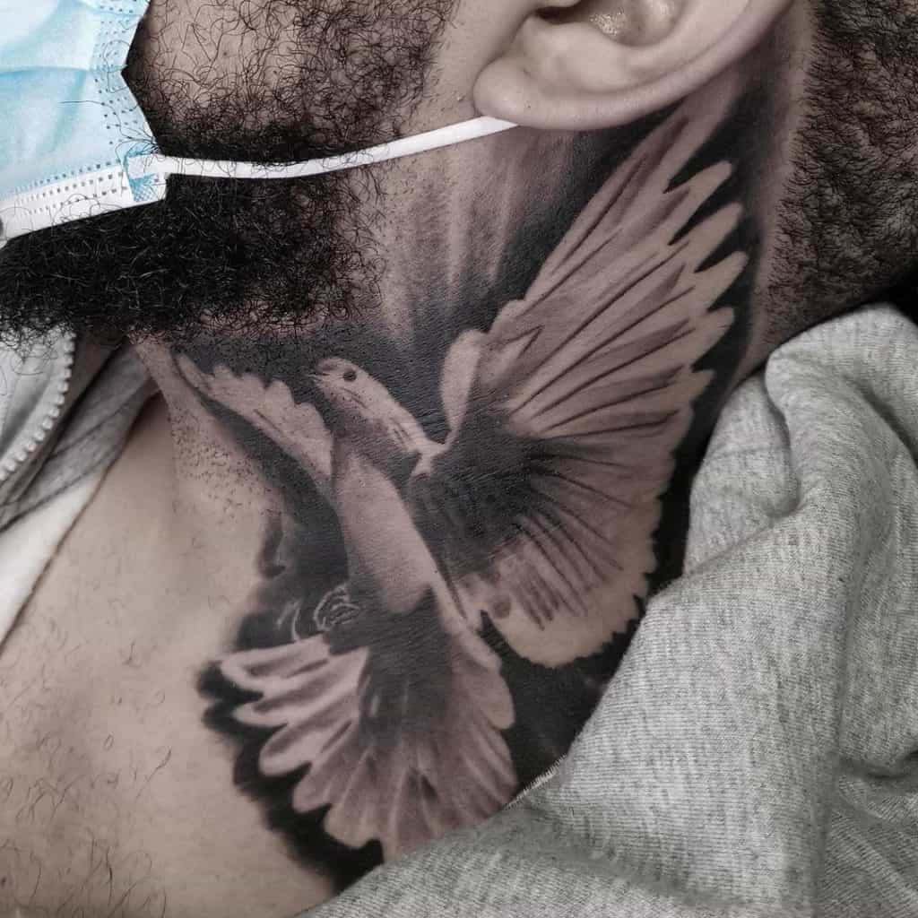 Tatuaje en el cuello de pájaros 2