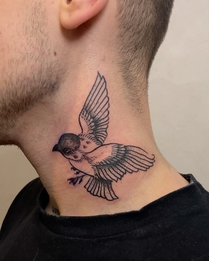 Tatuaje en el cuello de pájaros 4