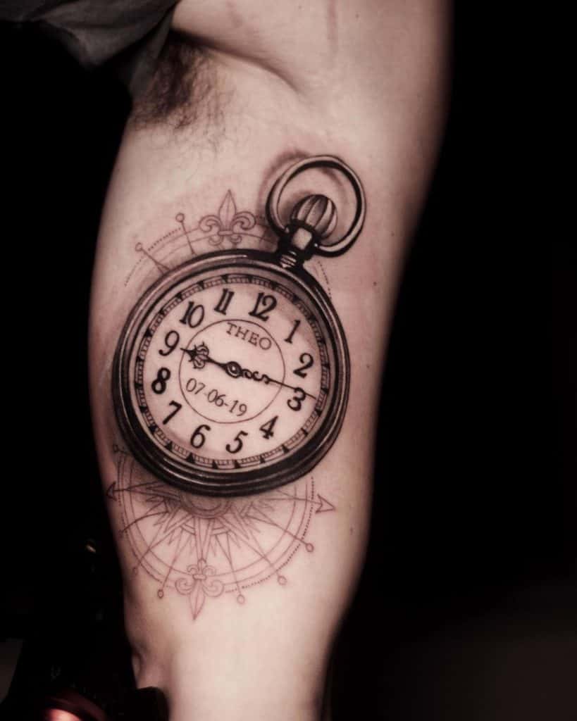 Reloj Negro y Gris Tatuajes 3