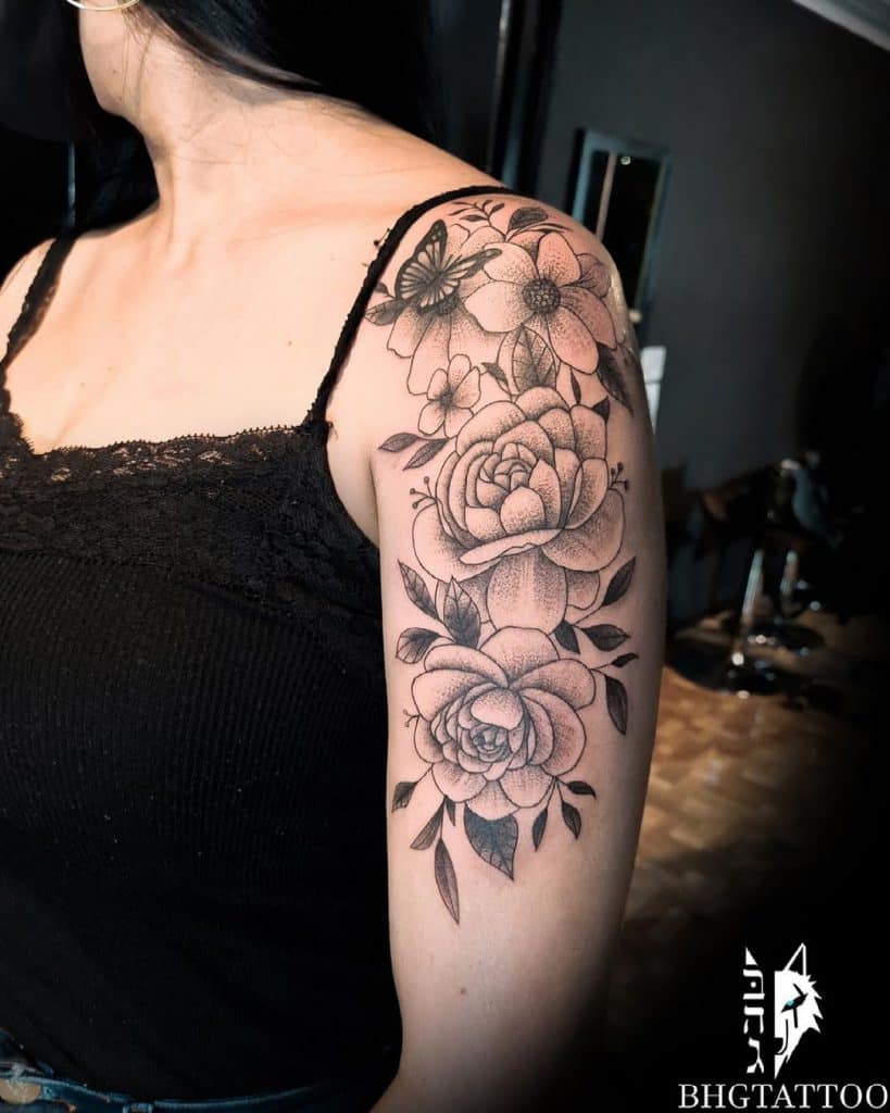 Tatuaje de rosas en negro y gris 2