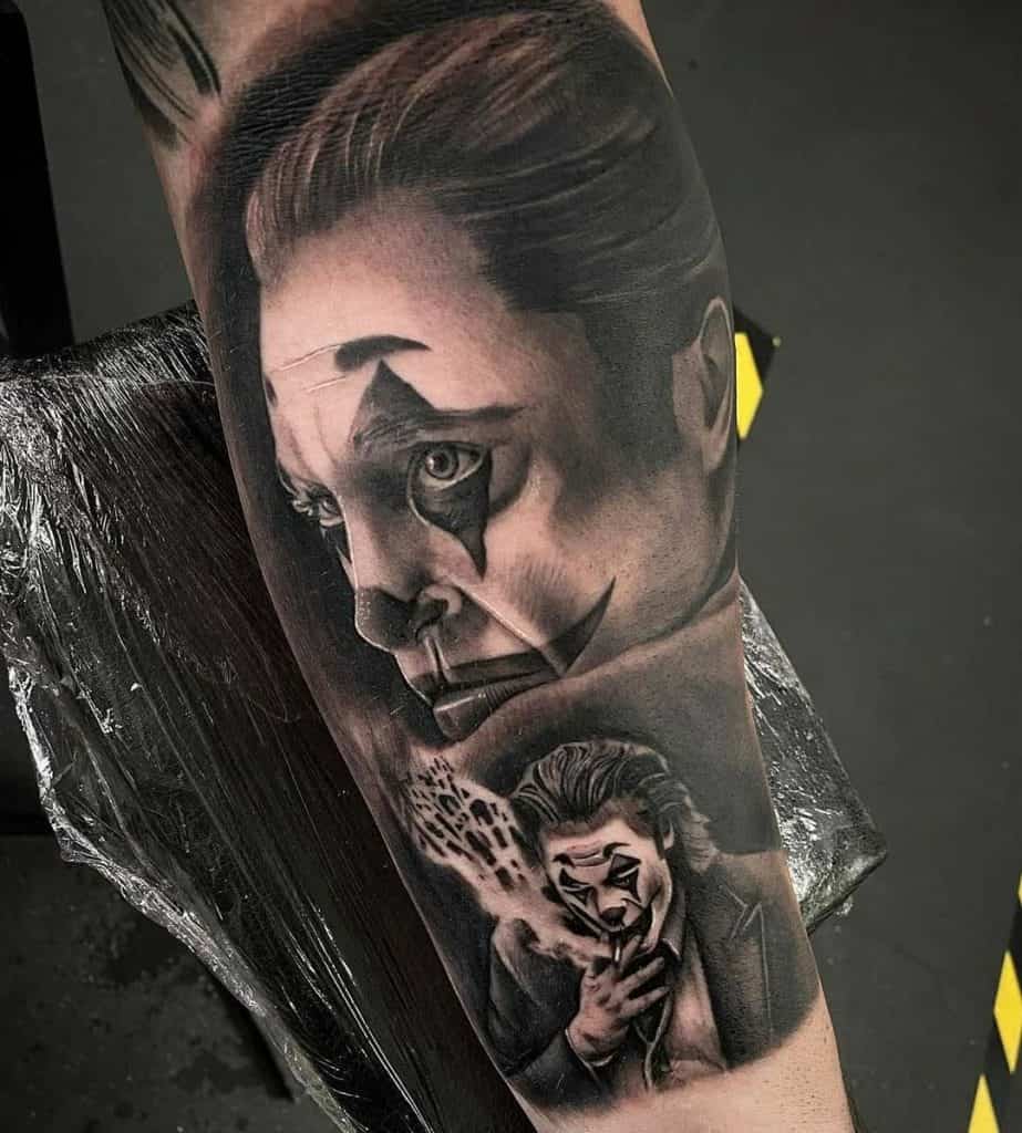 Joker tatuaje negro y gris 1