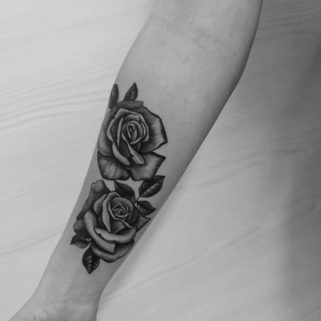 Tatuajes florales en blanco y negro 2