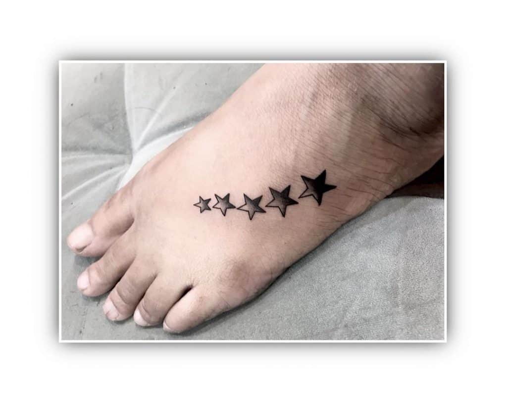 Tatuajes de estrellas en blanco y negro 1