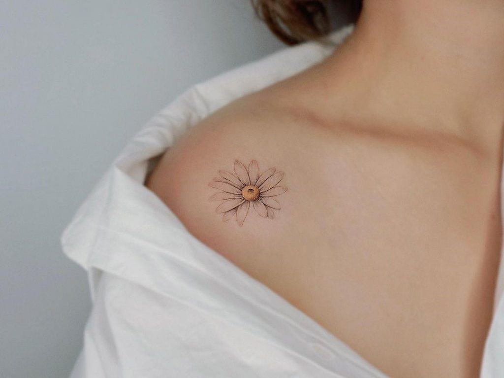 Tatuajes de hombro simples para mujeres Diseño de flores 