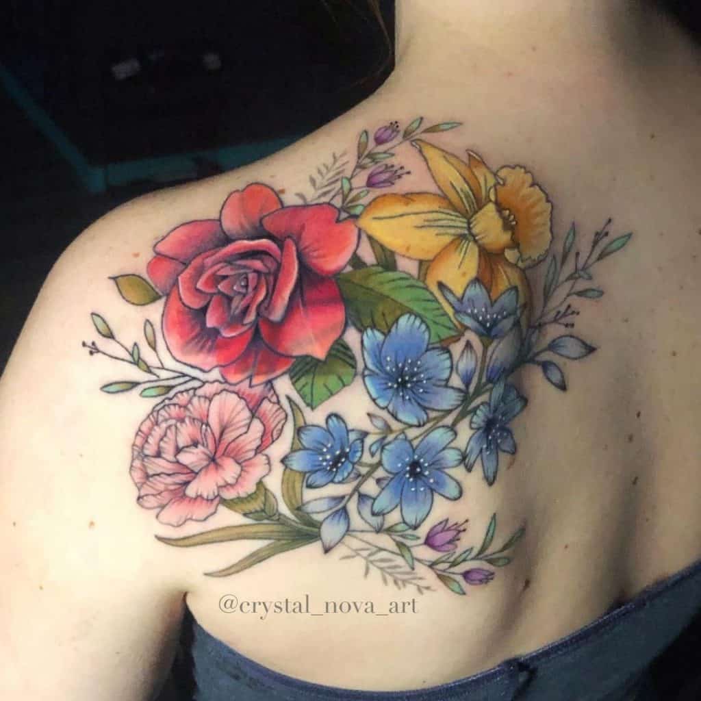 tatuajes de flores en la espalda 