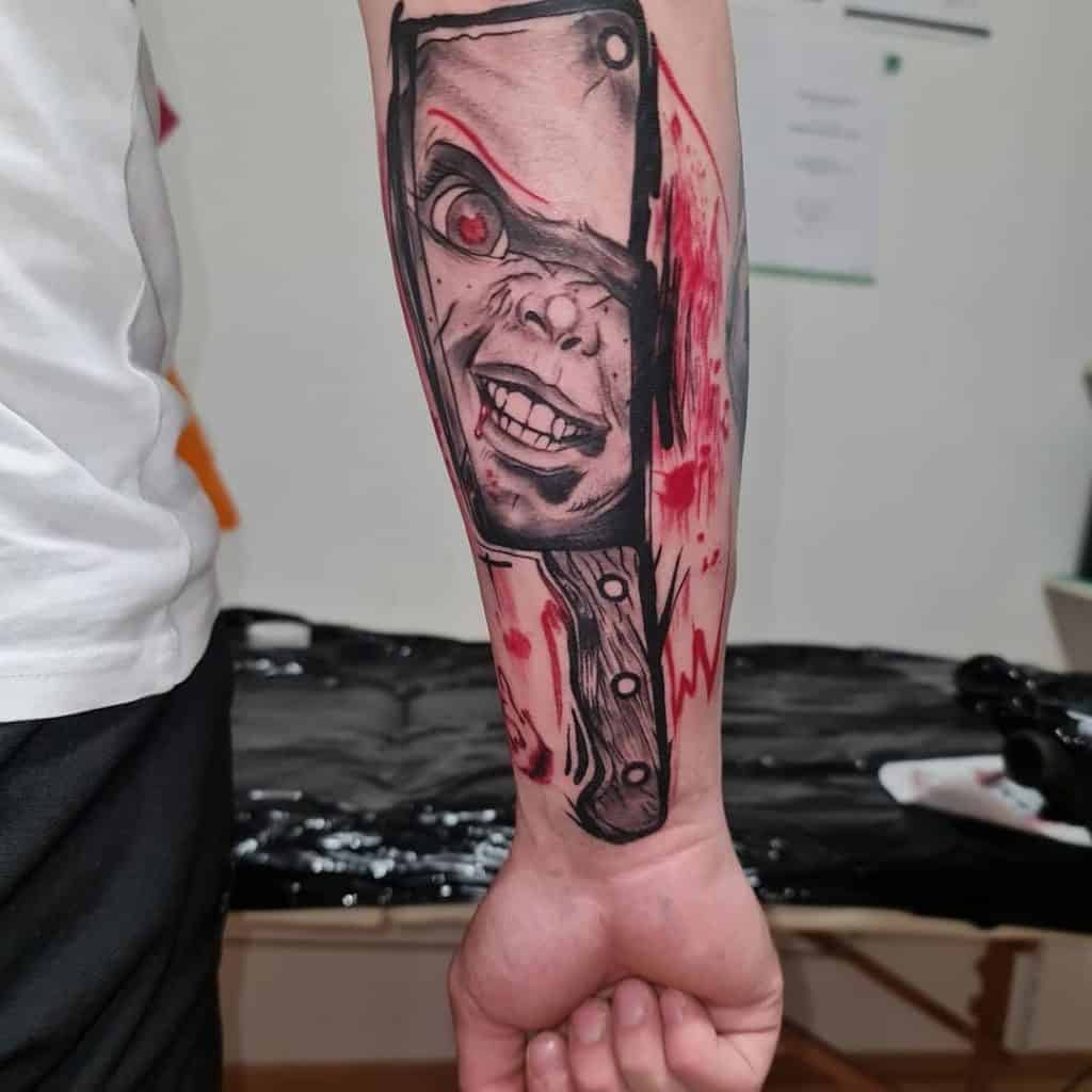 Tatuaje de polca de basura inspirado en miedo y terror 