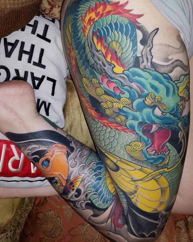 Tatuaje de dragón en pierna completa
