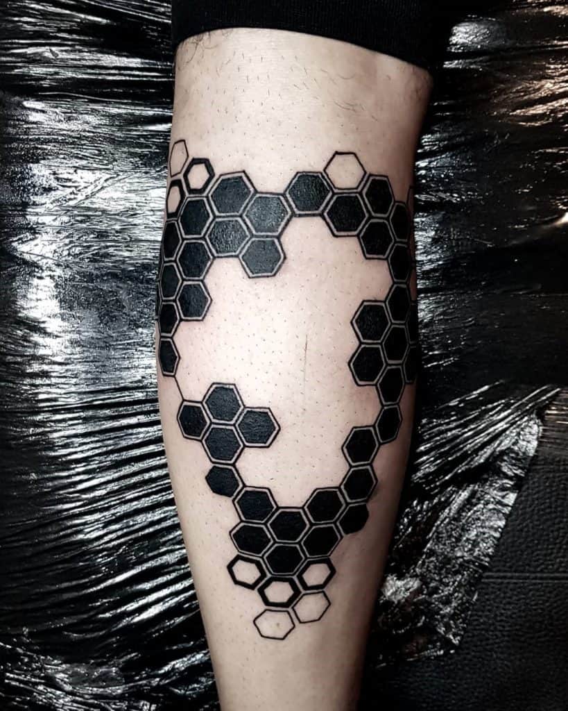 Tatuaje geométrico hexagonal