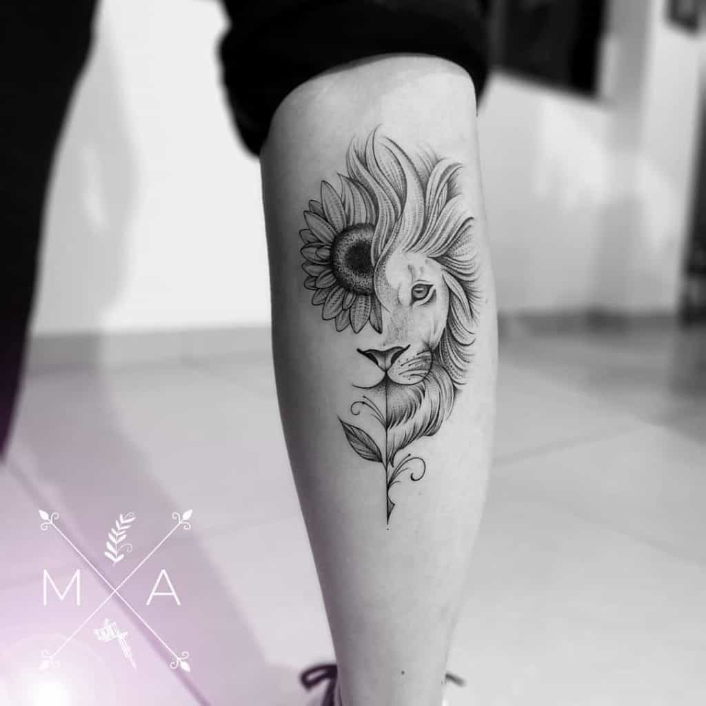 Tatuaje en la pierna, flor de sol y león