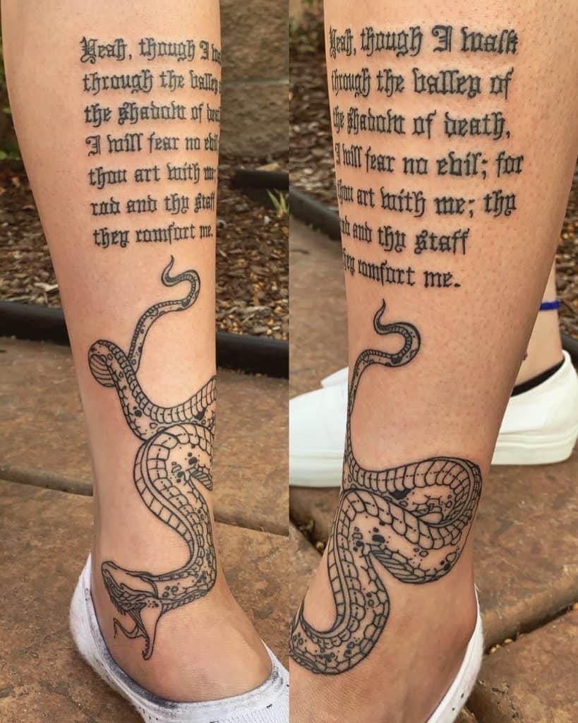 Tatuaje de serpiente en la pierna 