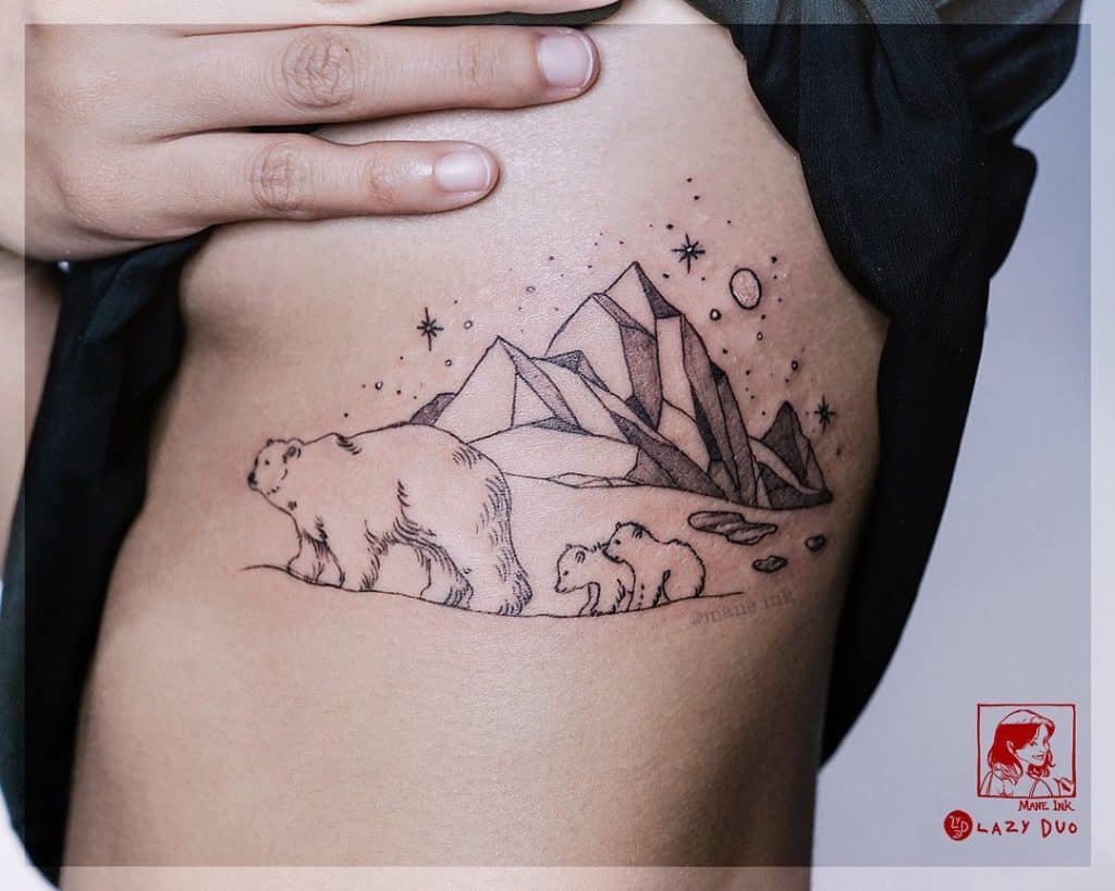 El tatuaje de línea fina de oso 3