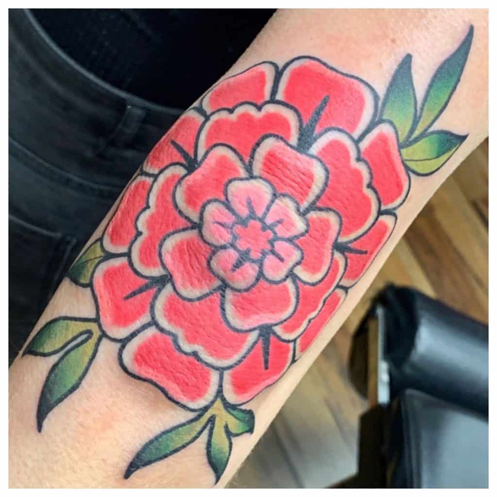 tatuajes de flores en el codo 2