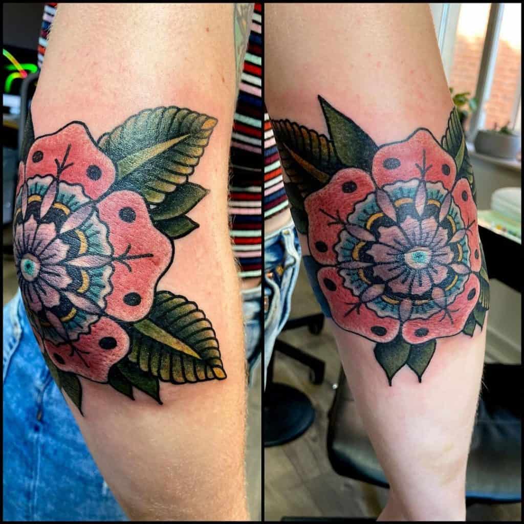 tatuajes de flores en el codo 3