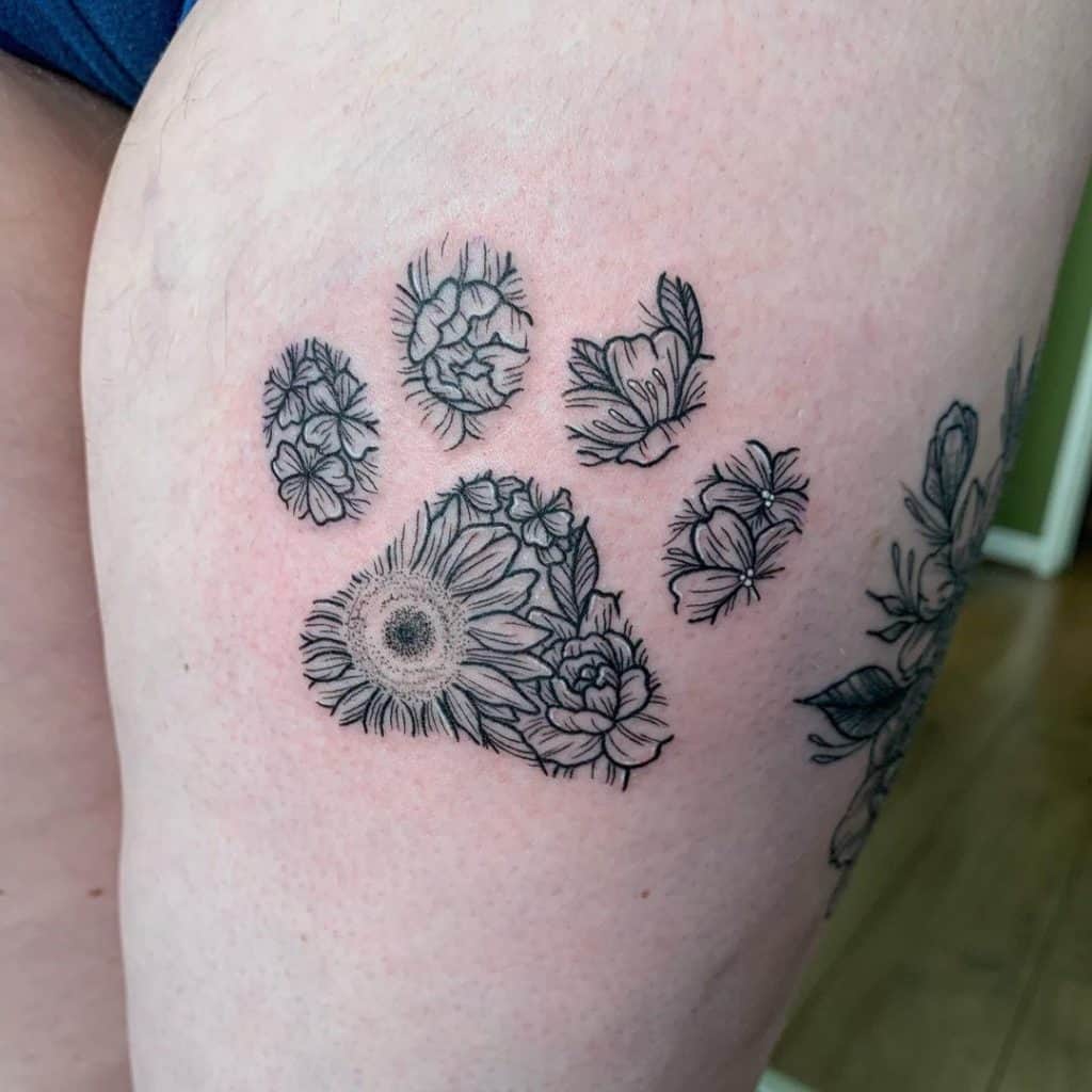 Hermosa flor floral pata tatuaje