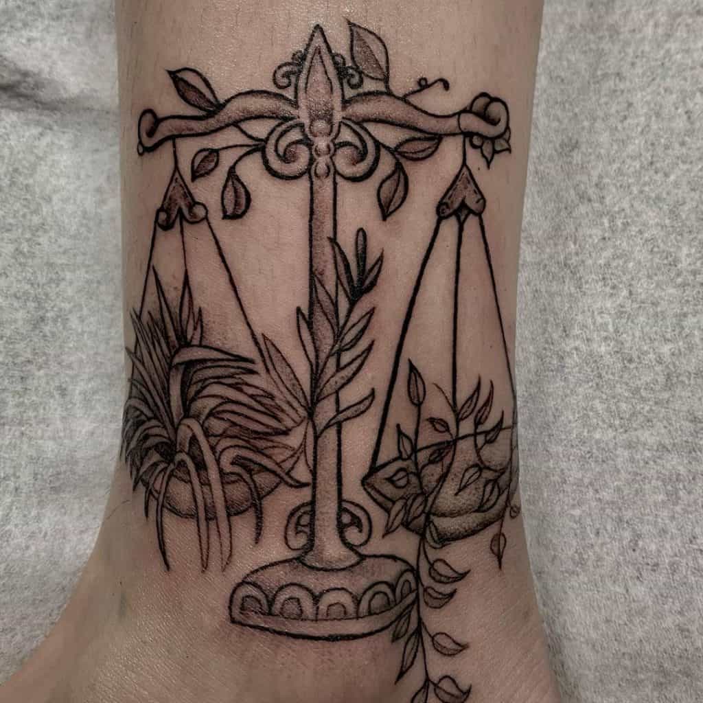 Tatuaje de escamas de Libra 2