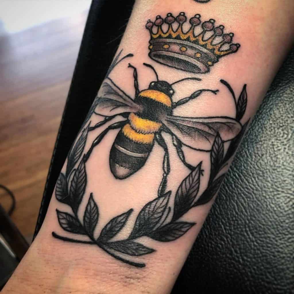 Tatuaje abeja reina 3