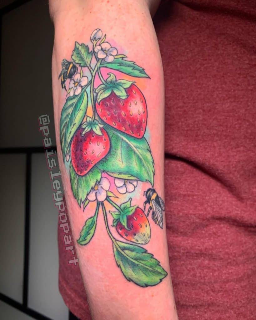 Tatuaje de abejas y frutas 2