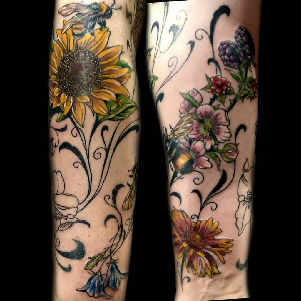 Tatuaje de abejas y flores 2