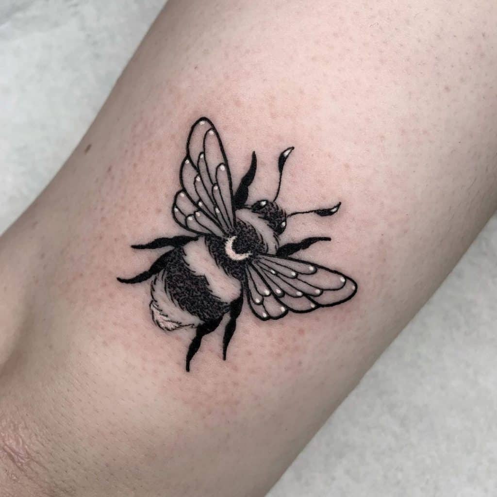 Tatuaje de abeja negra 1