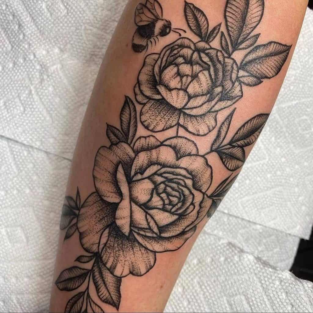 Tatuaje de abeja negra 4