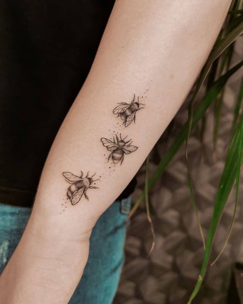 Tatuaje de múltiples abejas 5