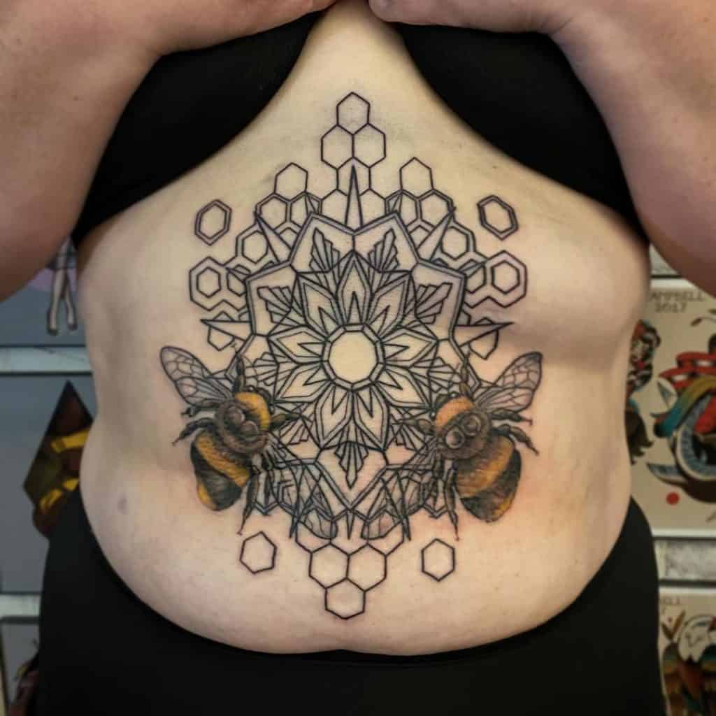 Tatuaje de múltiples abejas 3