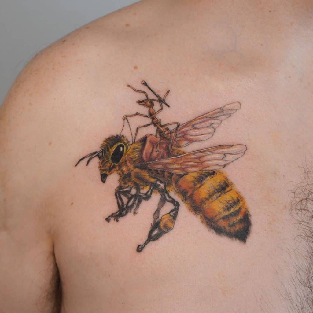 Enorme tatuaje de abeja 4