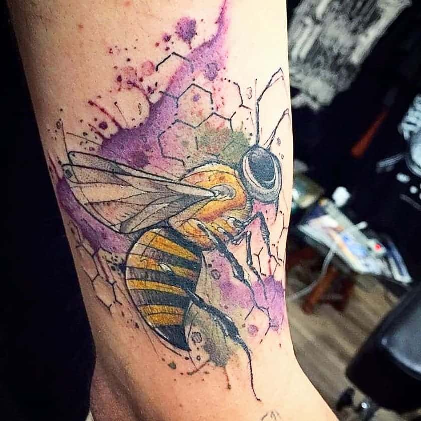 Tatuajes únicos de abejas 5