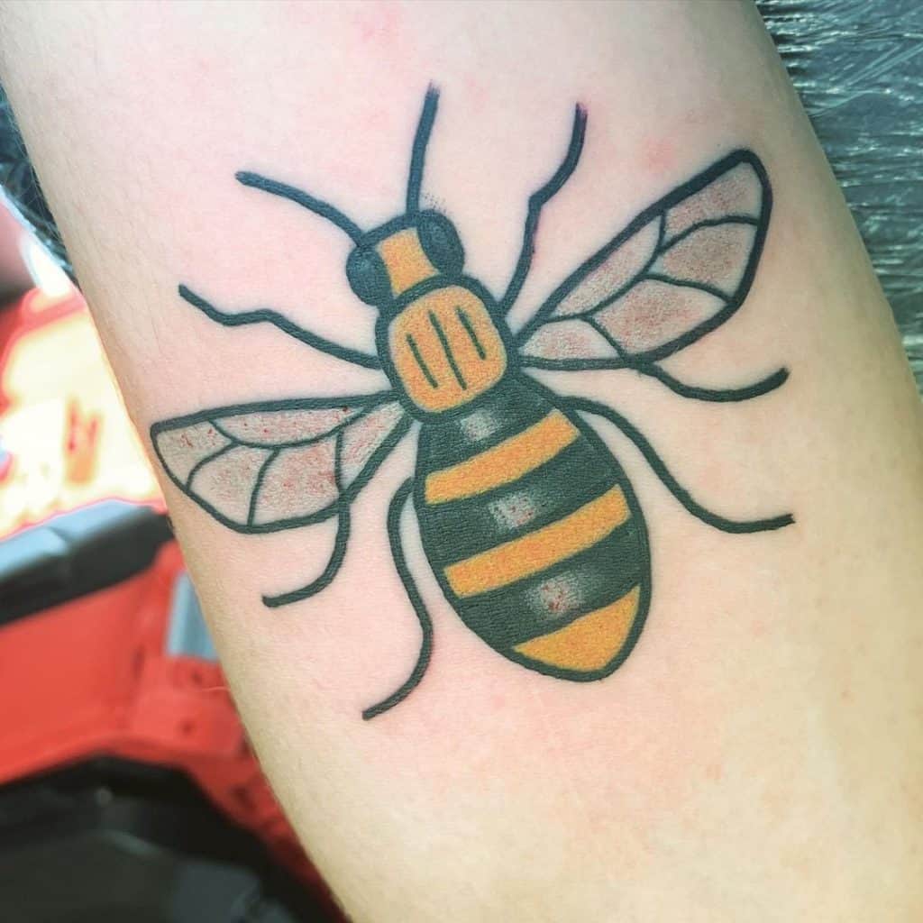 Tatuaje de abeja de Manchester 5