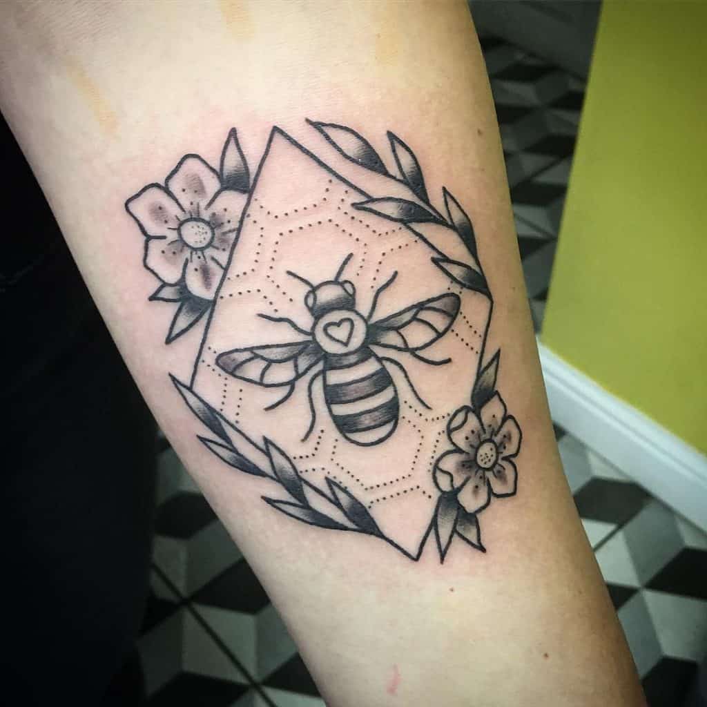 Tatuaje de abeja de Manchester 2