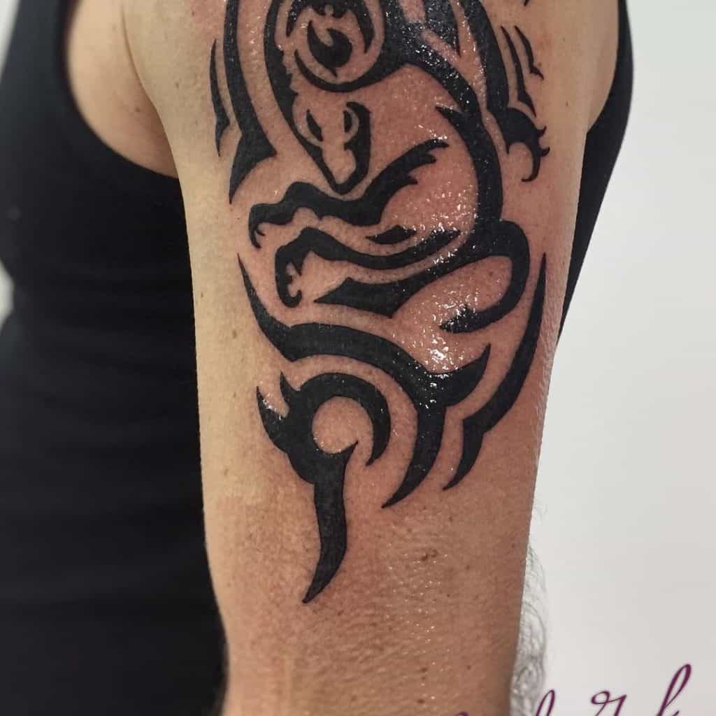 Tatuaje tribal de Capricornio 2