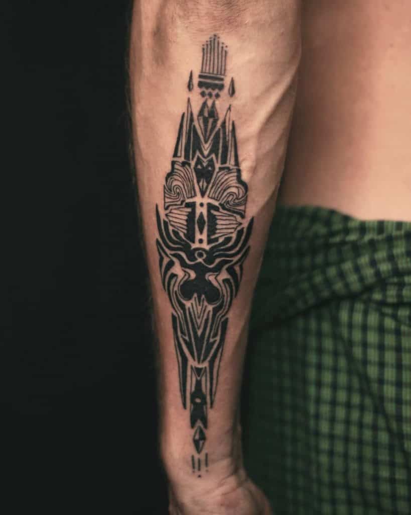 Tatuaje en el brazo, estilo tribal