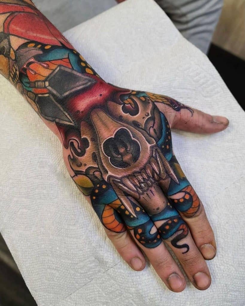 Tatuaje de calavera neotradicional