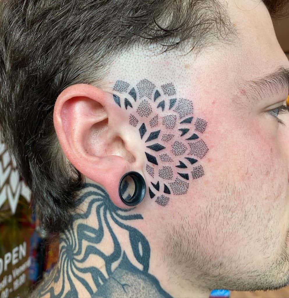 Tatuaje De Mandala En La Cara