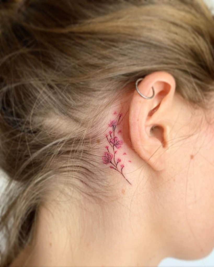 tatuajes de rosas detras de la oreja 