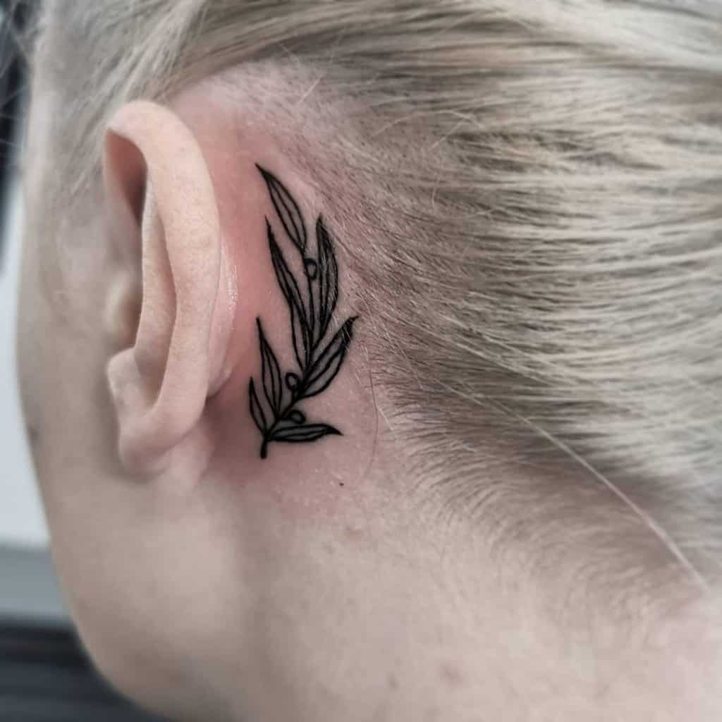 Ideas del tatuaje del oído interno Diseño negro 
