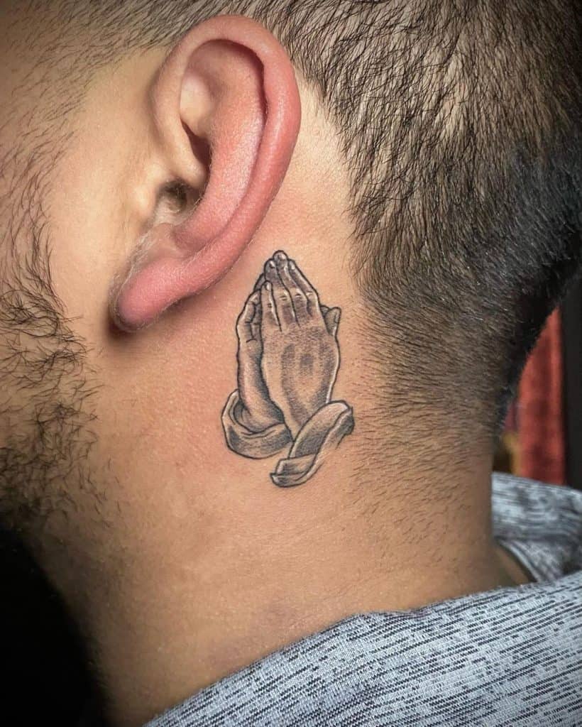 Religión inspirada detrás del tatuaje de la oreja