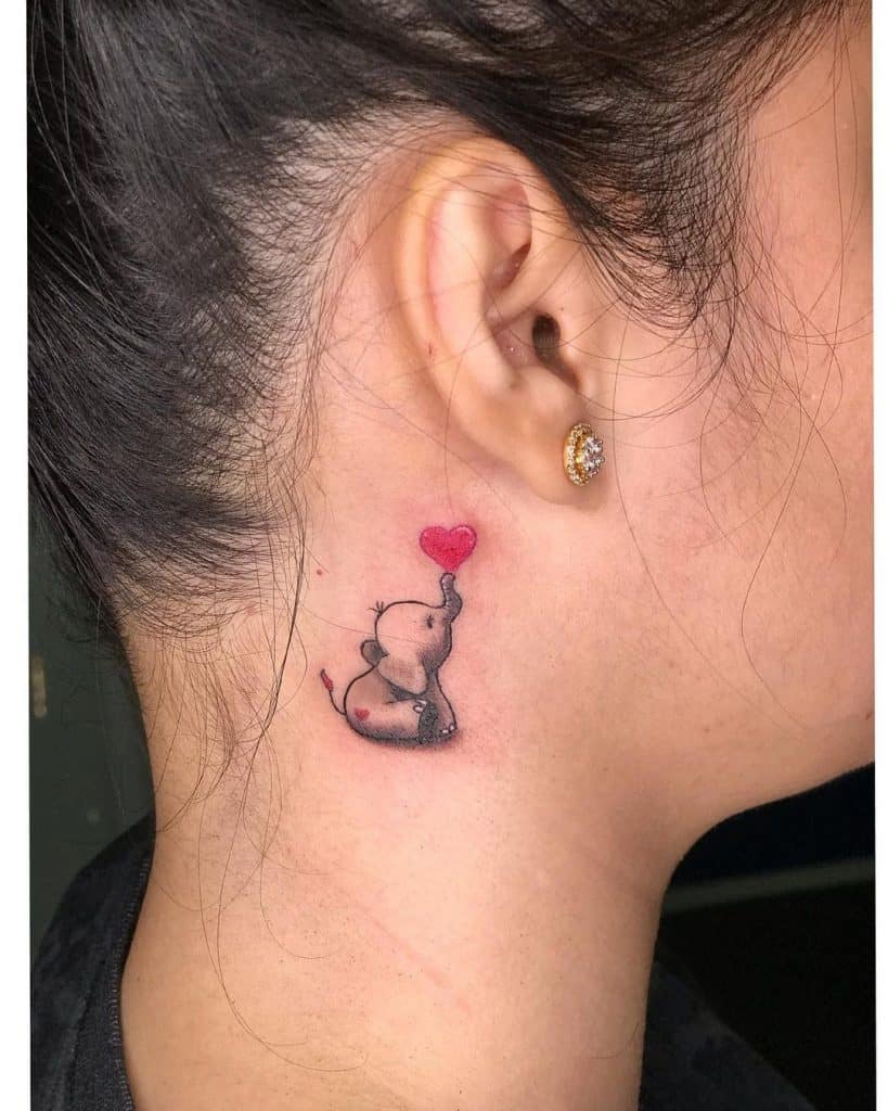 Elefante detrás de la oreja tatuaje masculino impresión 