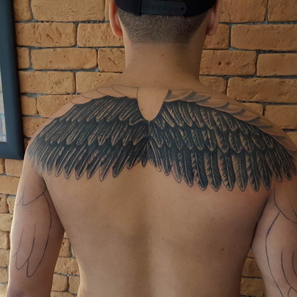1656837381 112 85 tatuajes de alas alucinantes y su significado