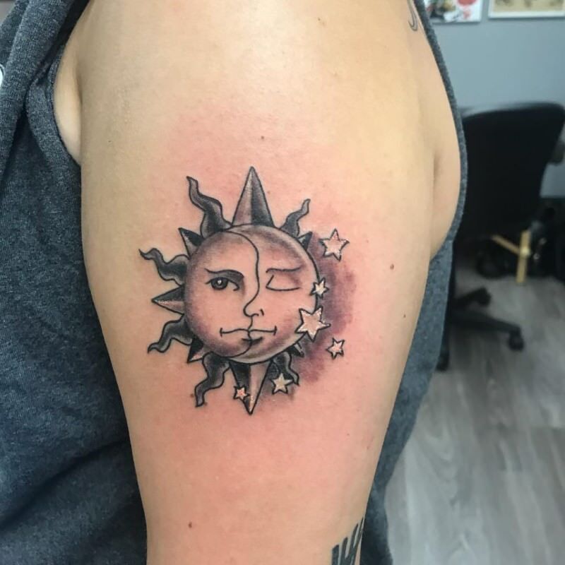 1656967893 909 85 alucinantes tatuajes de sol y luna y su significado