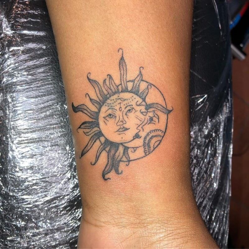 1656967894 354 85 alucinantes tatuajes de sol y luna y su significado